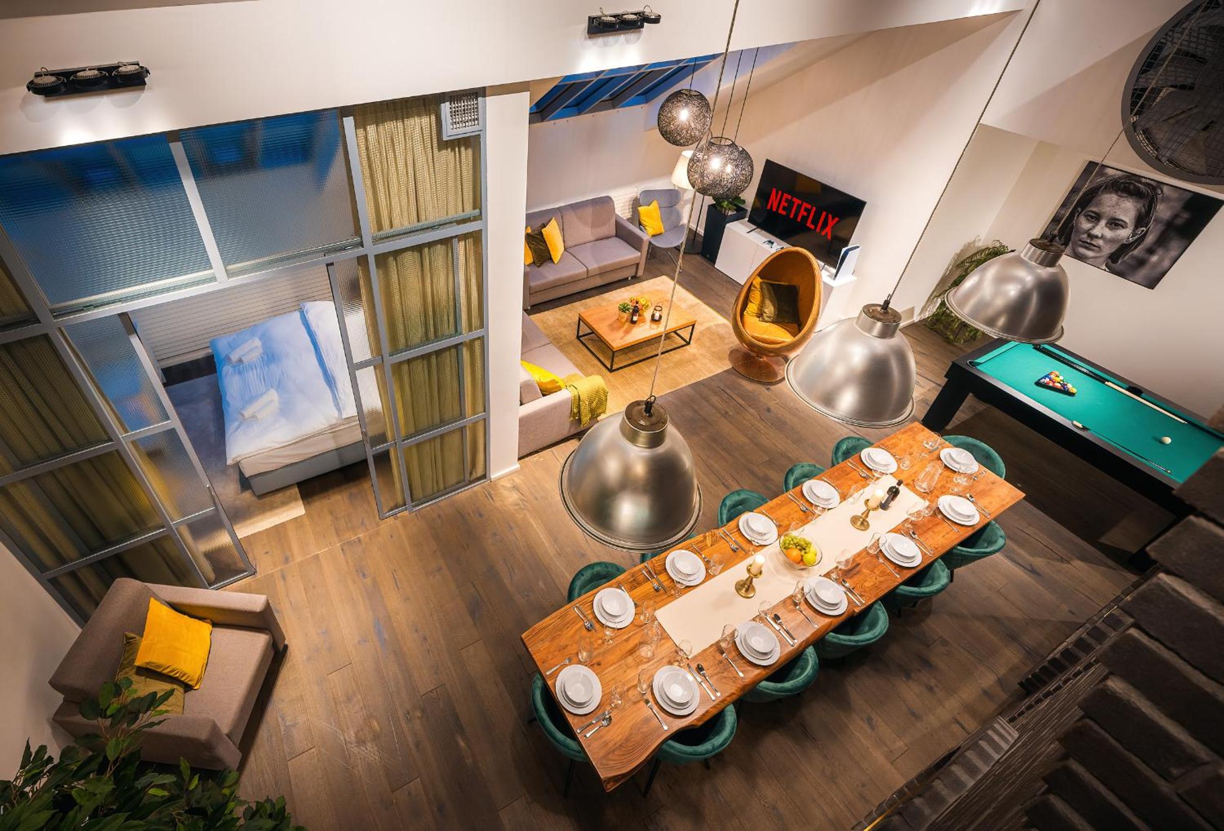5BR+2Bath Old Town Industrial Penthouse, A/C