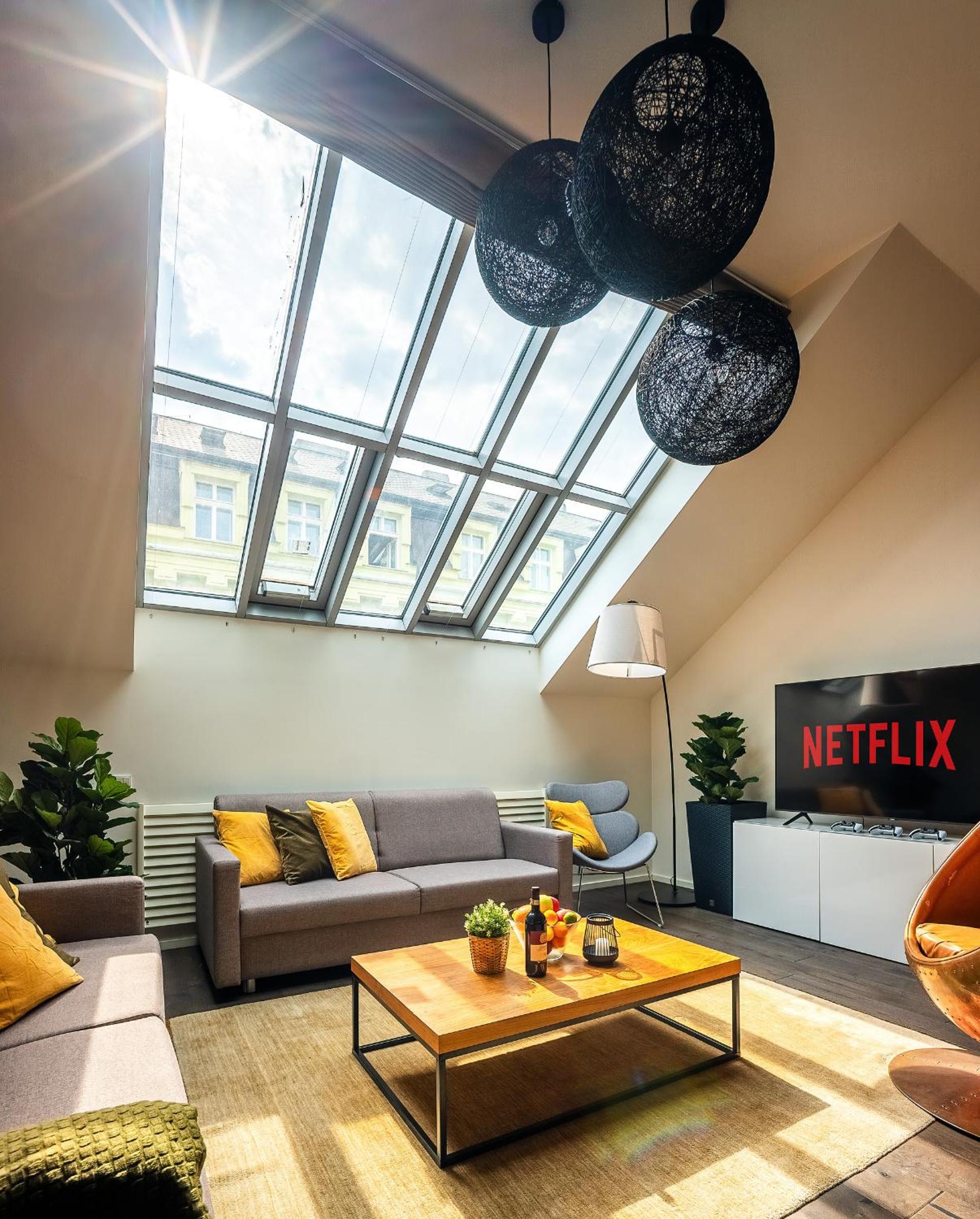 5BR+2Bath Old Town Industrial Penthouse, A/C
