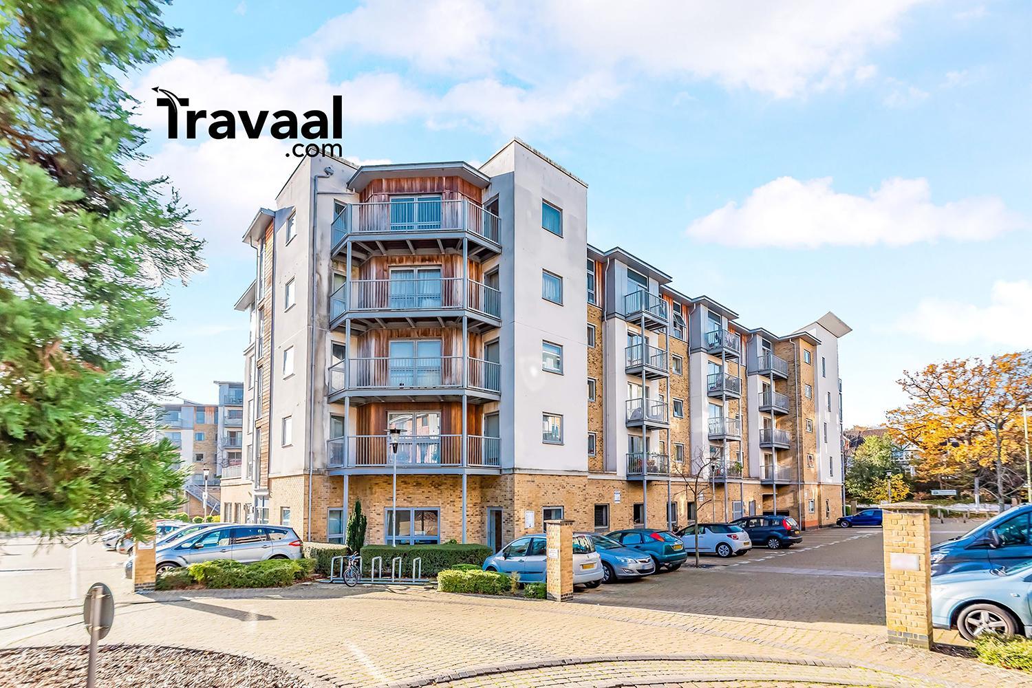 Travaal.©om - 2 Bed Serviced Apartment Farnborough view 2