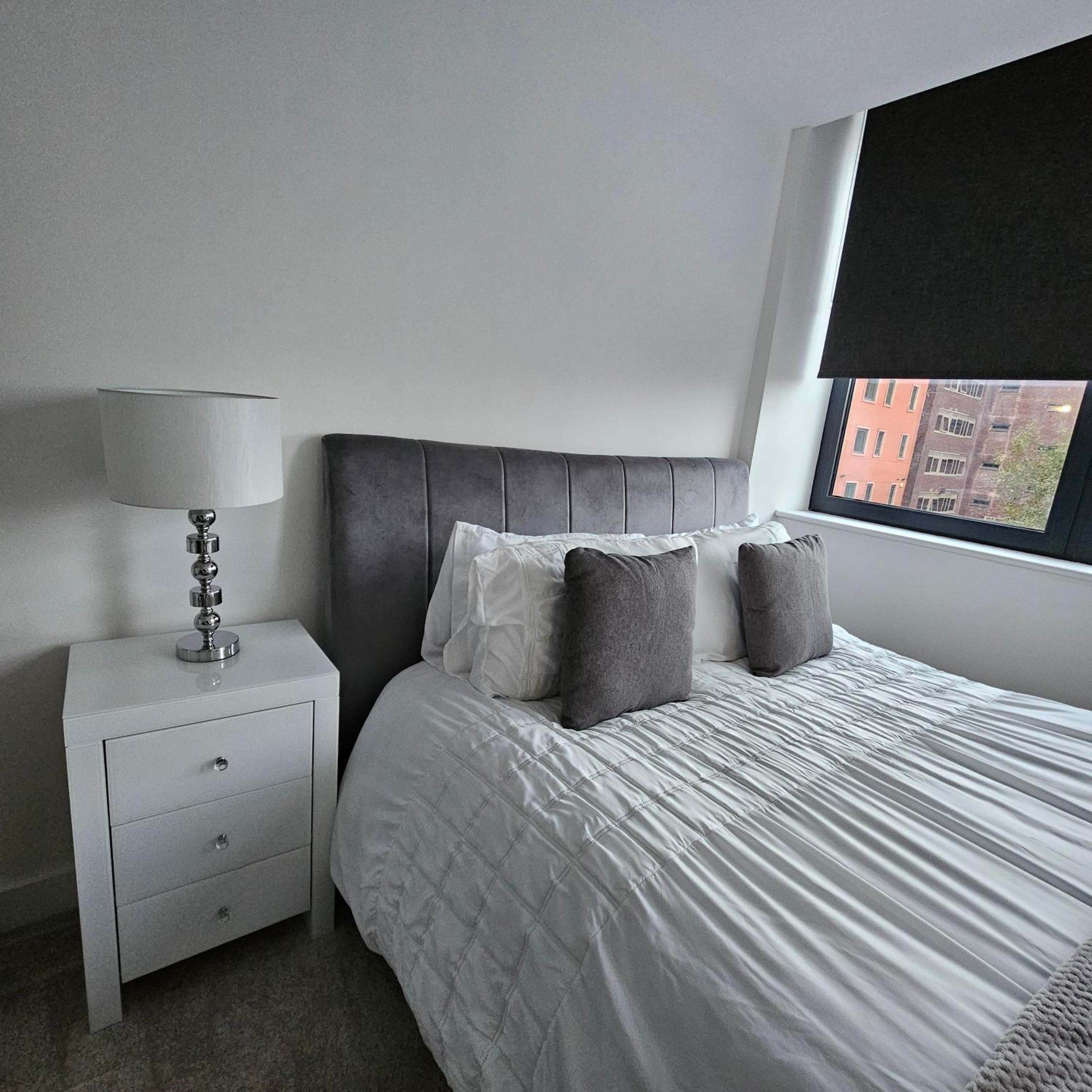 Brand New Trafford Apartment view 3