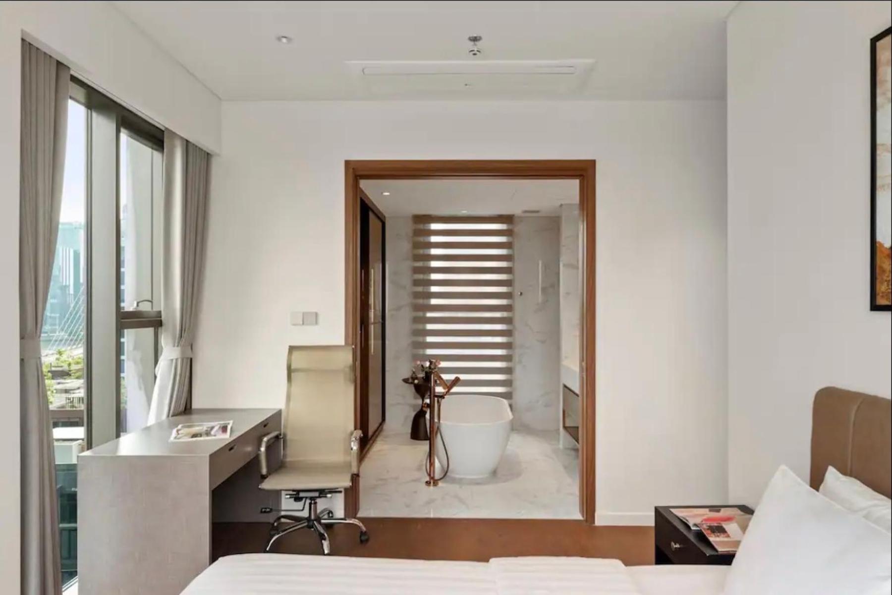 THE CREST-Central Saigon Riverside -Free POOL-GYM-SAUNA Room-YOGA Room