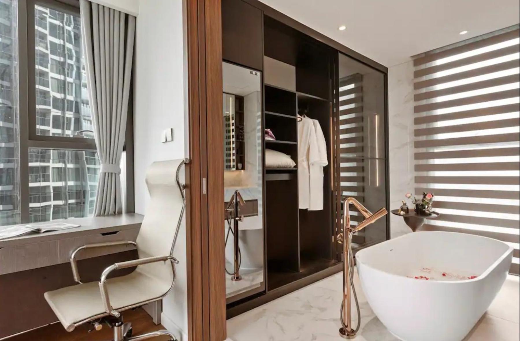 THE CREST-Central Saigon Riverside -Free POOL-GYM-SAUNA Room-YOGA Room