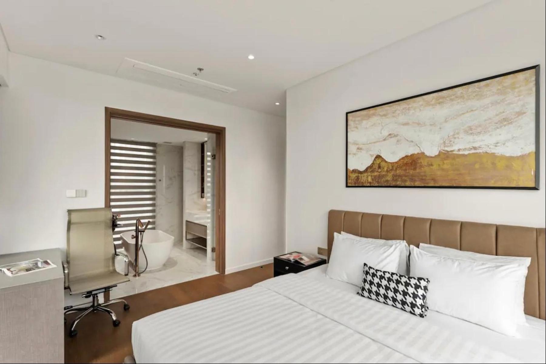 THE CREST-Central Saigon Riverside -Free POOL-GYM-SAUNA Room-YOGA Room