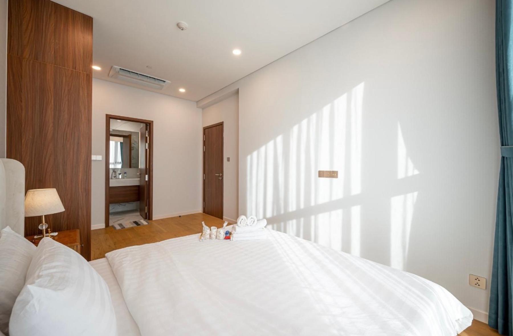THE CREST-Central Saigon Riverside -Free POOL-GYM-SAUNA Room-YOGA Room