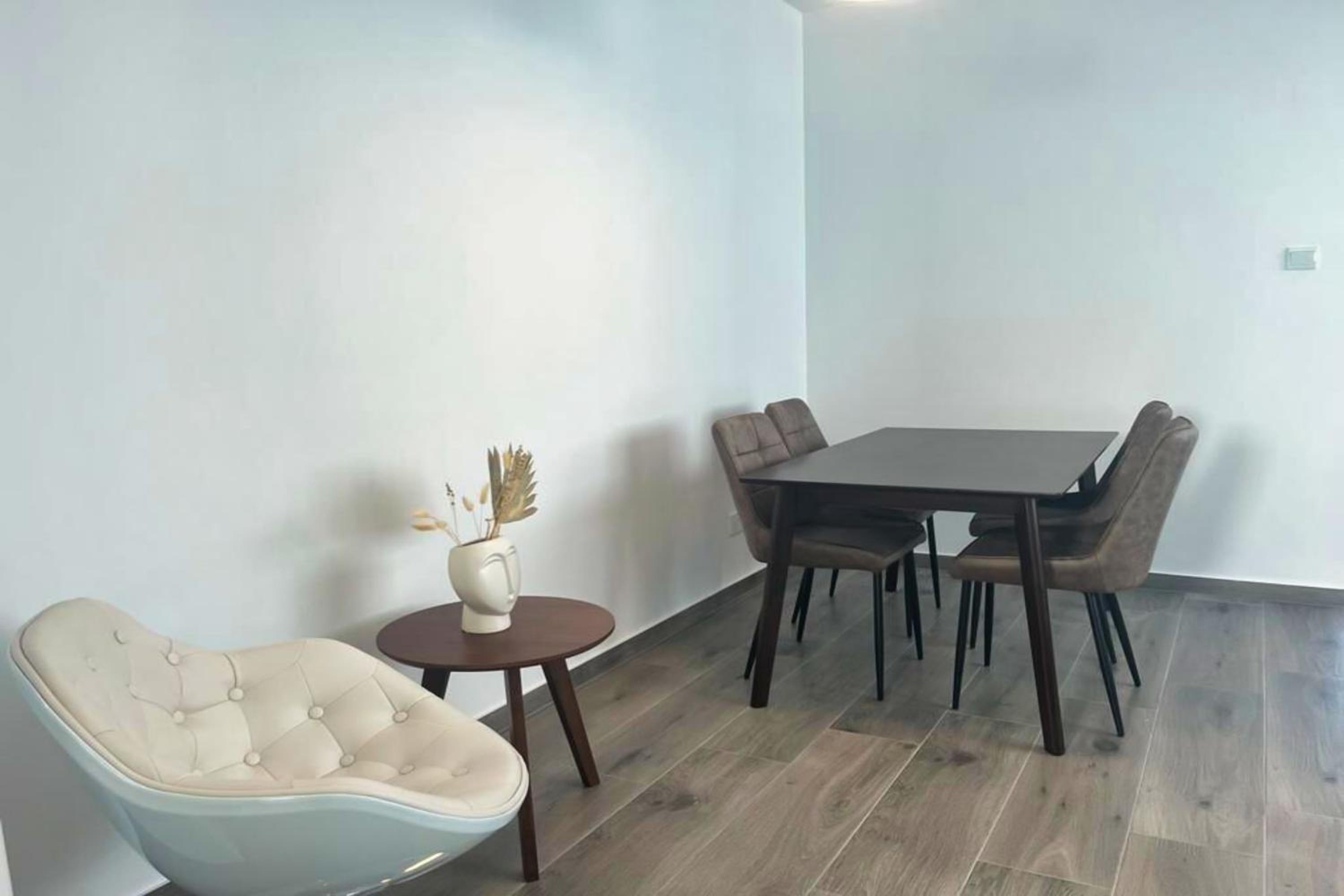 Phaedrus Living Coral Suites Ambiance