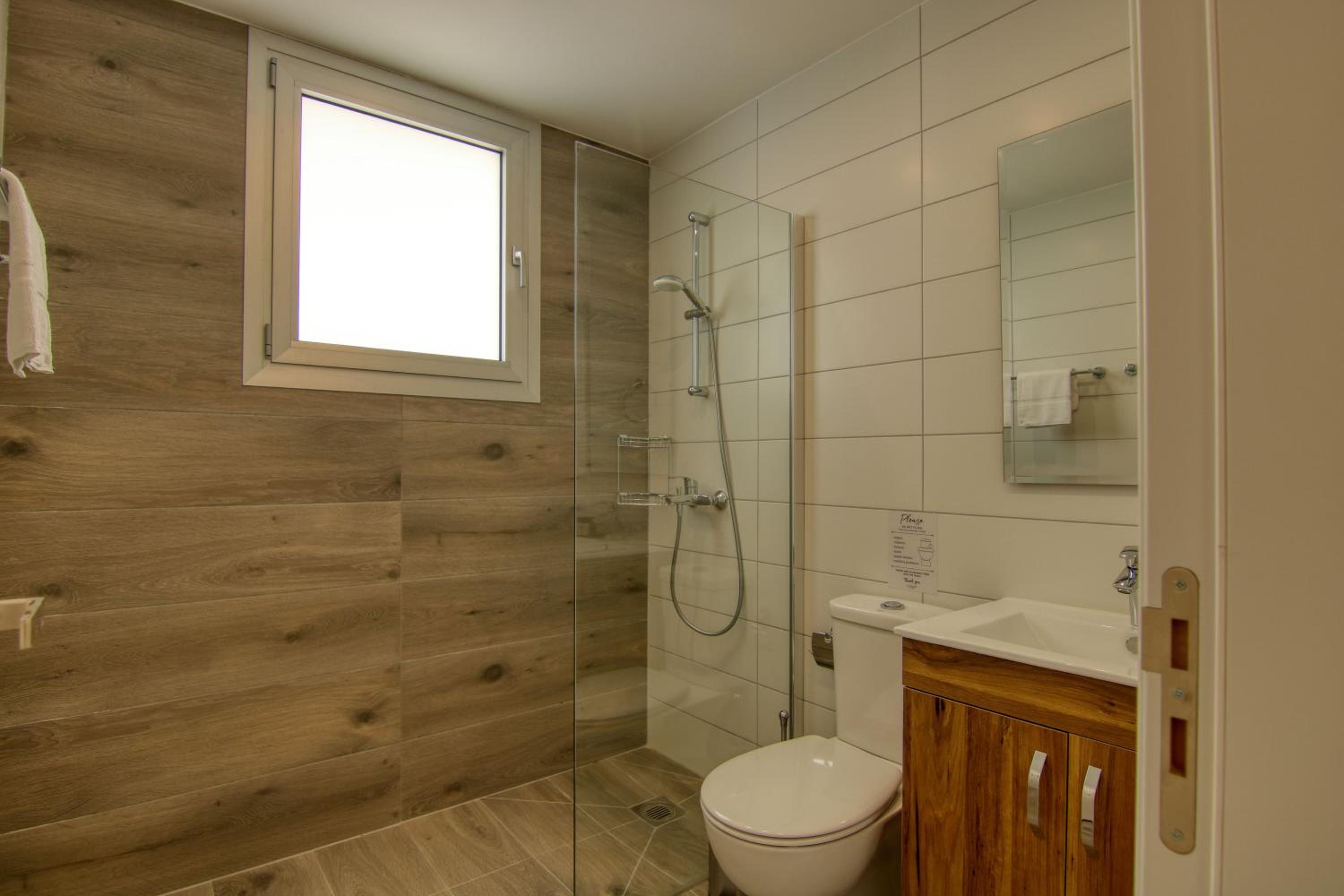 Phaedrus Living Coral Suites Ambiance