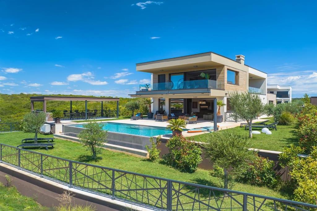 Luxus Villa La Casaccia mit Meerblick - by Istrabook