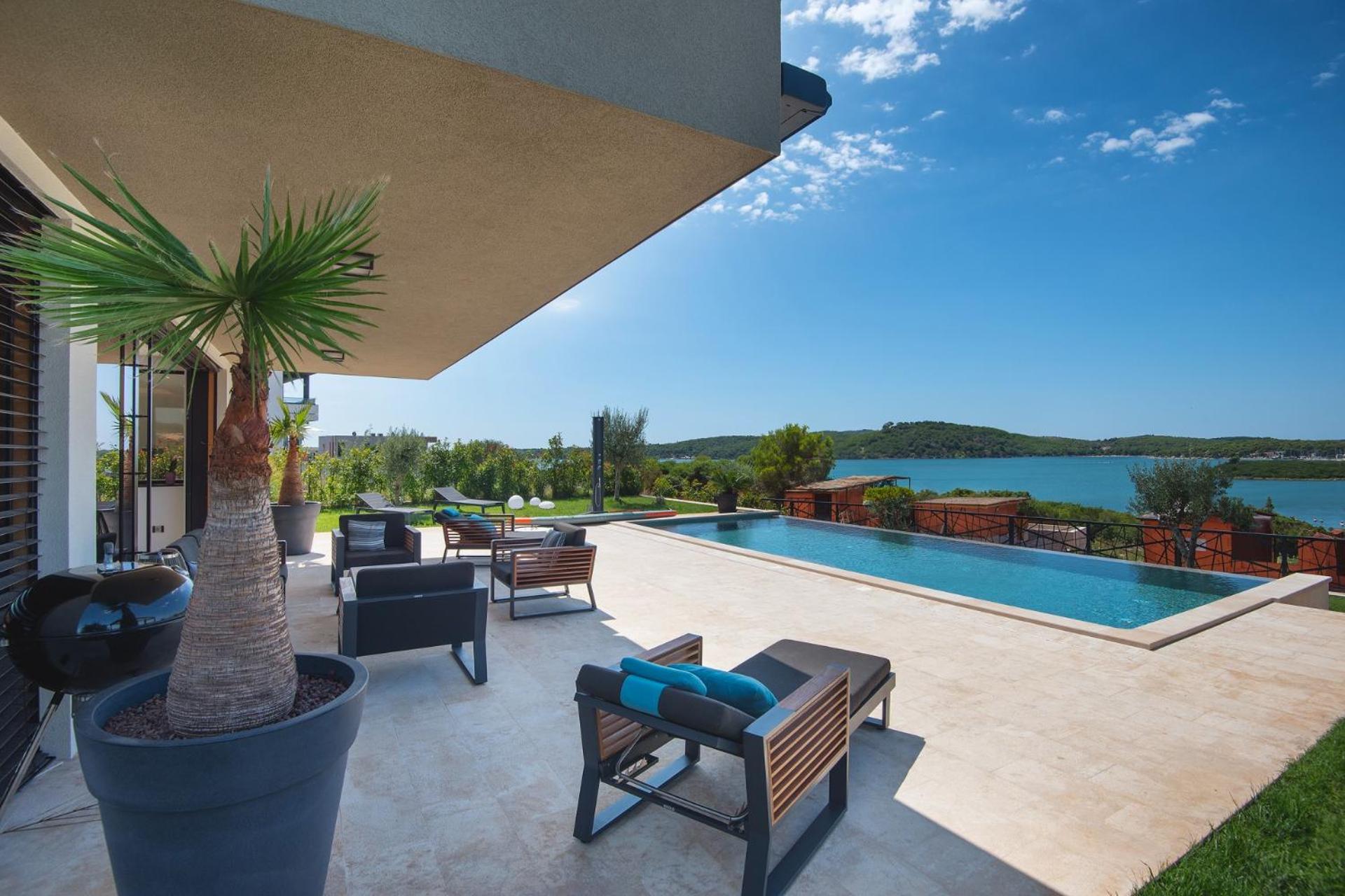 Luxus Villa La Casaccia mit Meerblick - by Istrabook