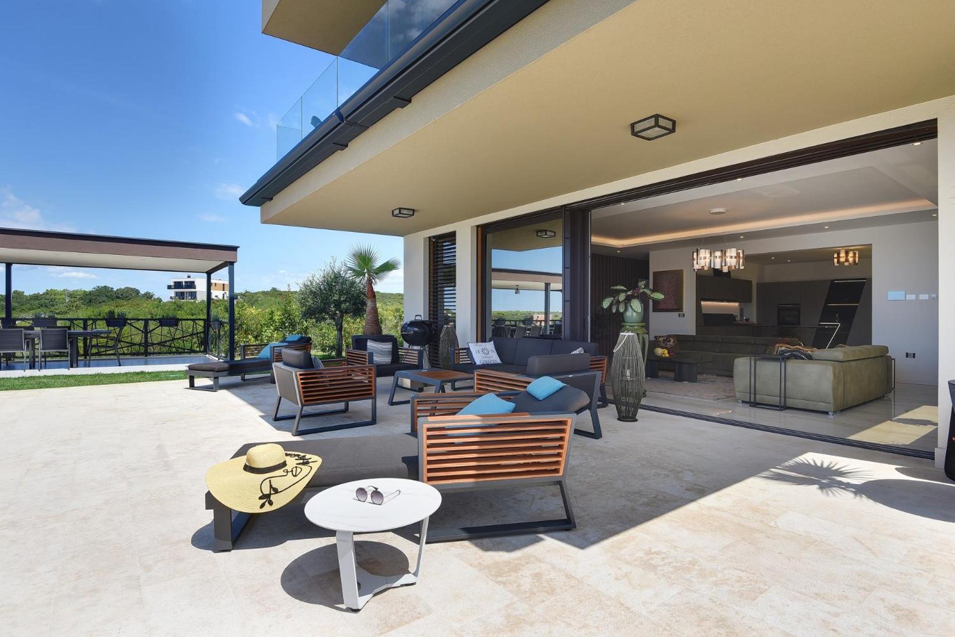 Luxus Villa La Casaccia mit Meerblick - by Istrabook