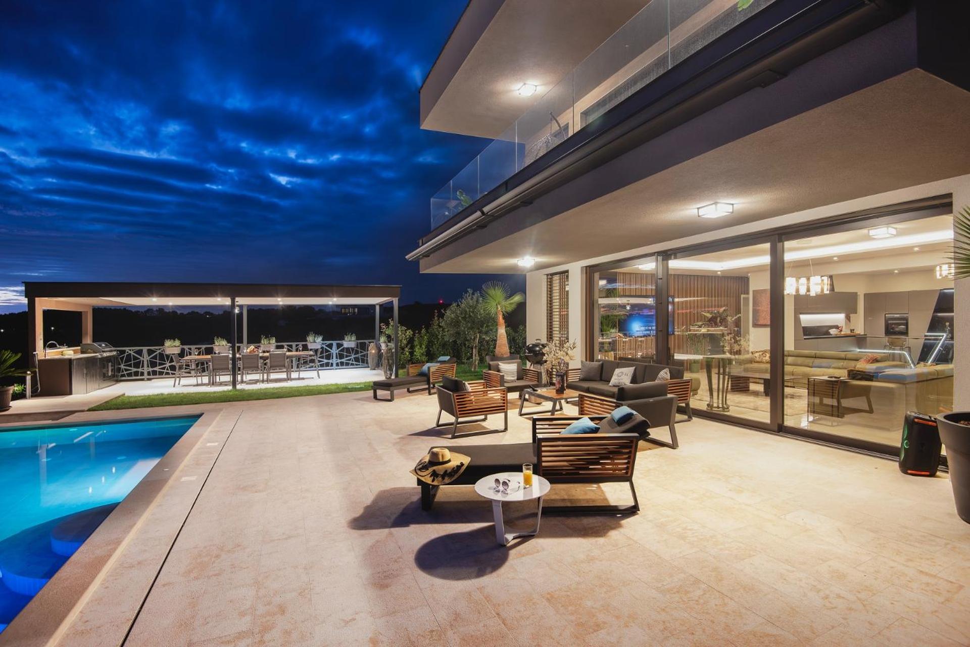 Luxus Villa La Casaccia mit Meerblick - by Istrabook
