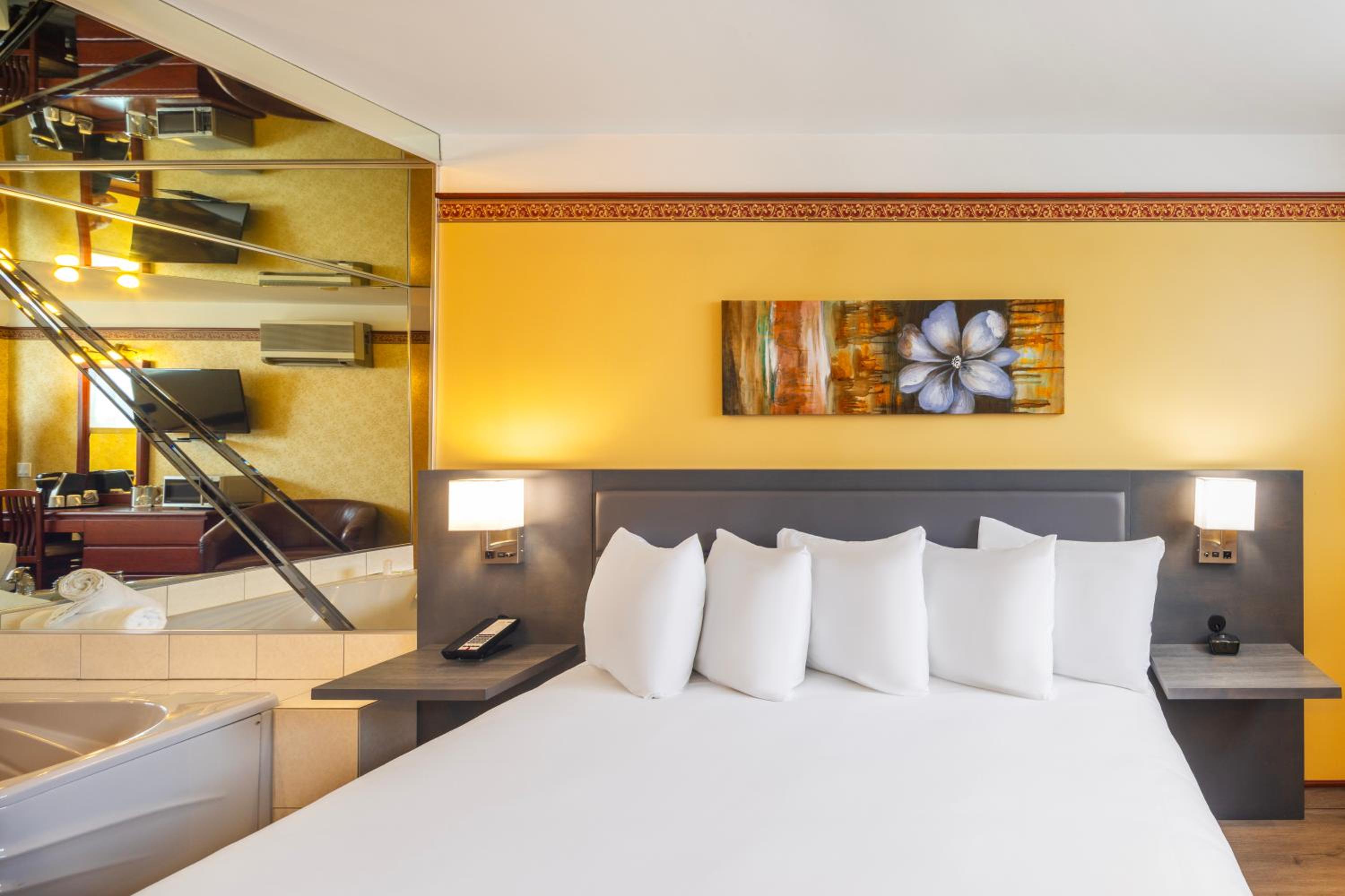 Trois-rivieres Vacations - Les Suites de Laviolette Ascend Hotel Collection - Property Image 92