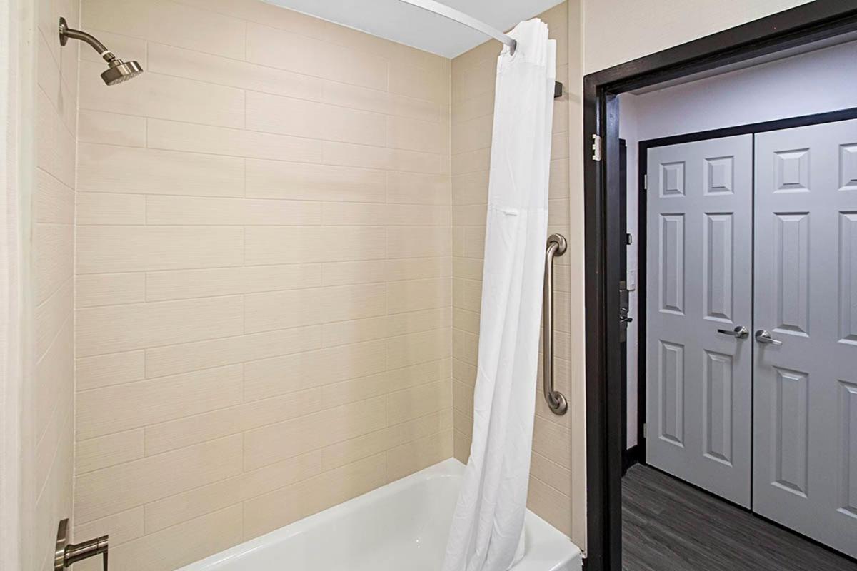 Macon Vacations - Wingate by Wyndham Macon - Property Image 2