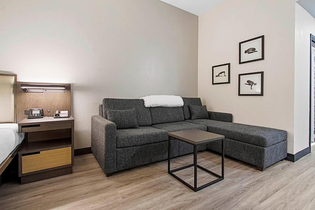 Macon Vacations - Wingate by Wyndham Macon - Property Image 6