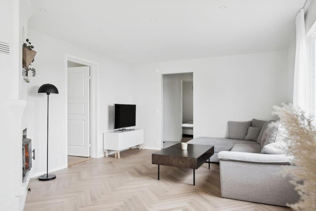 Sjönära hus med grillstuga & vacker omgivning