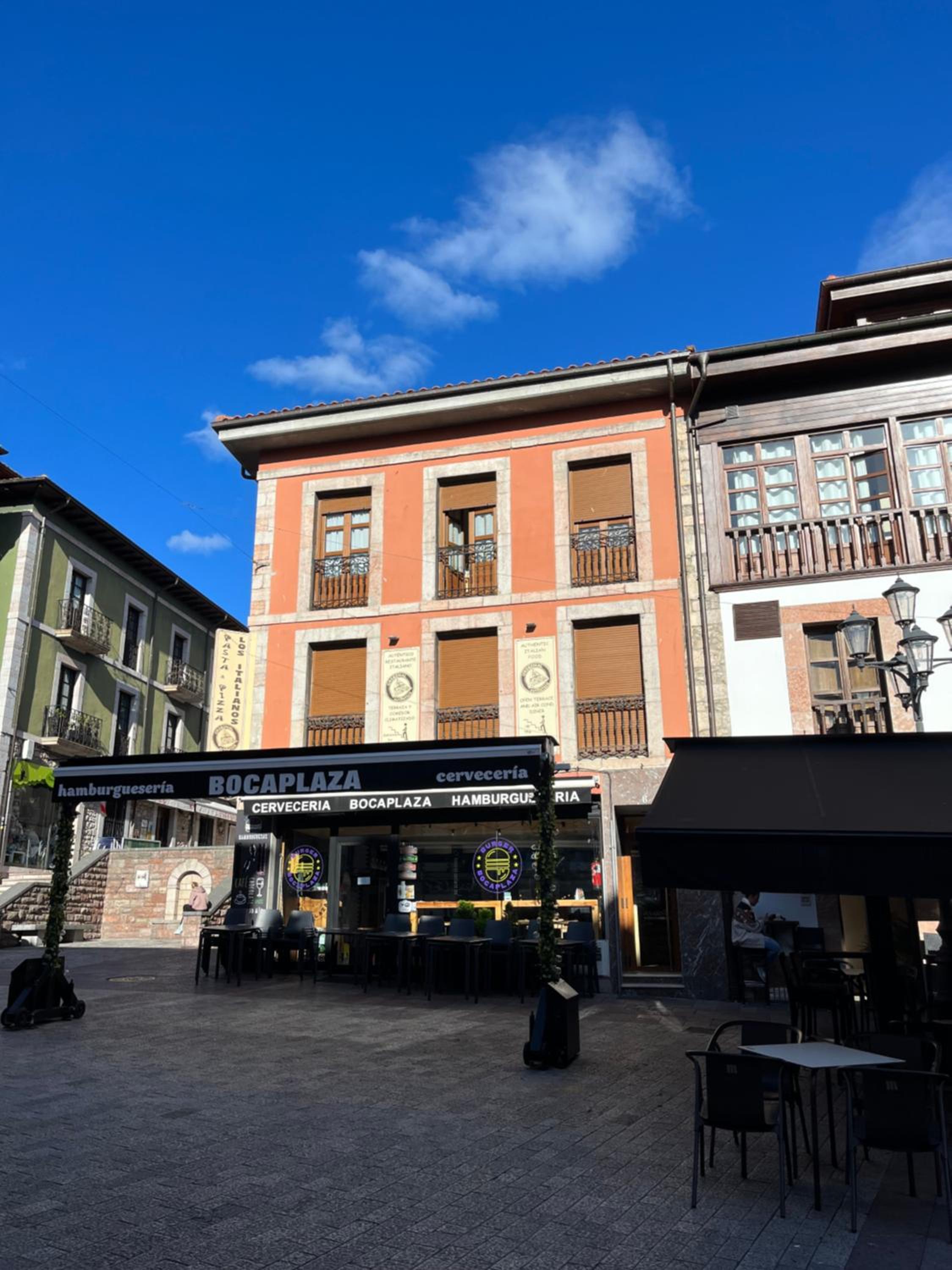 ApartamentosArturo Llanes LaPlaza Atico céntrico