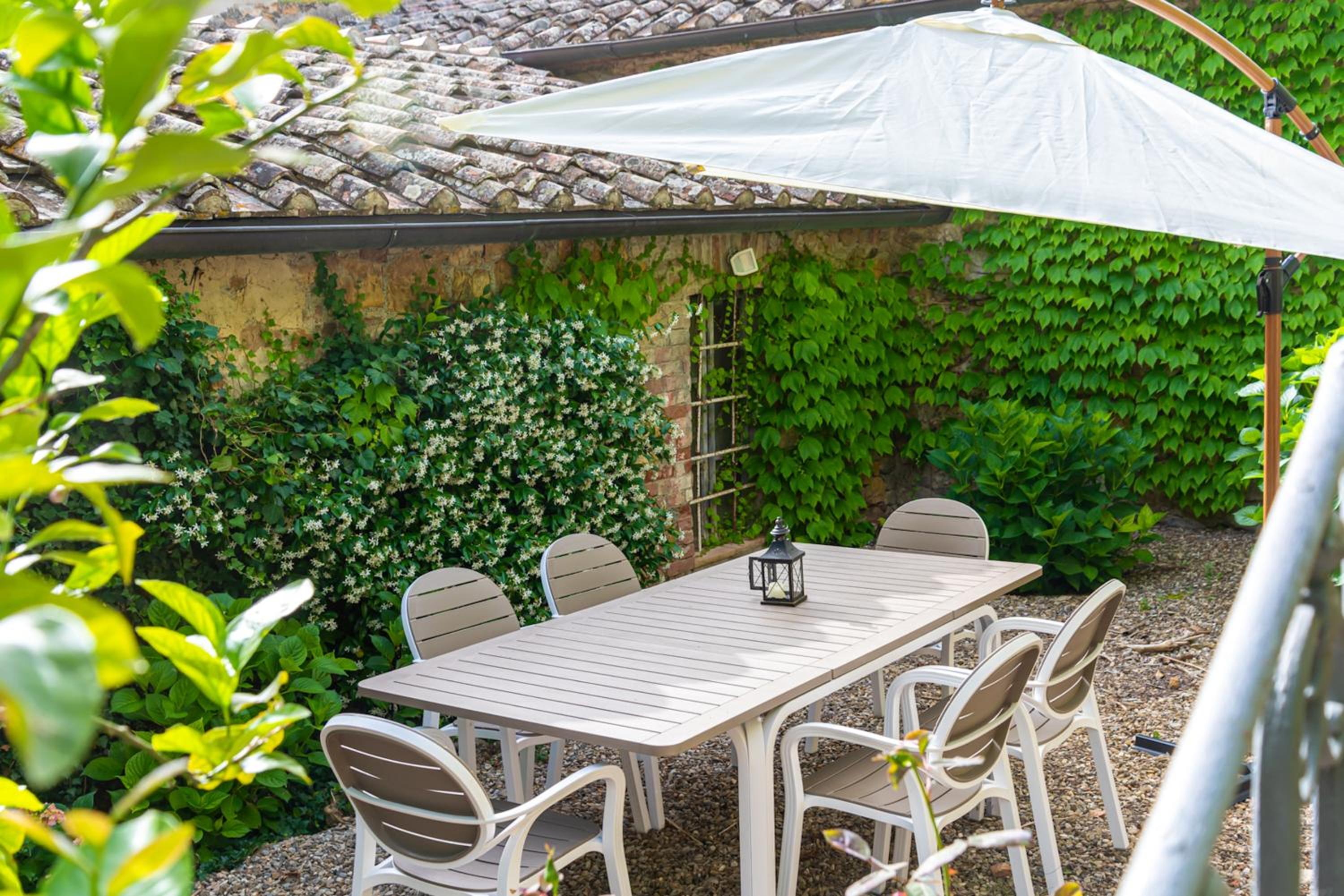 Quaint house in Murlo with shared pool