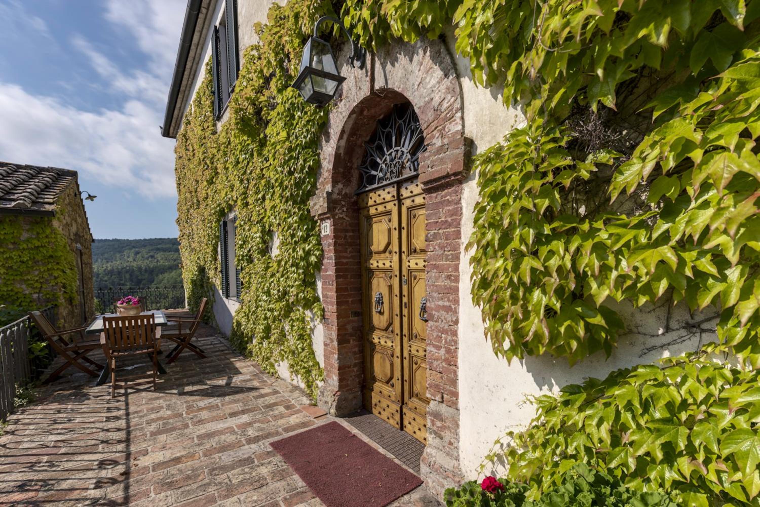 Quaint house in Murlo with shared pool