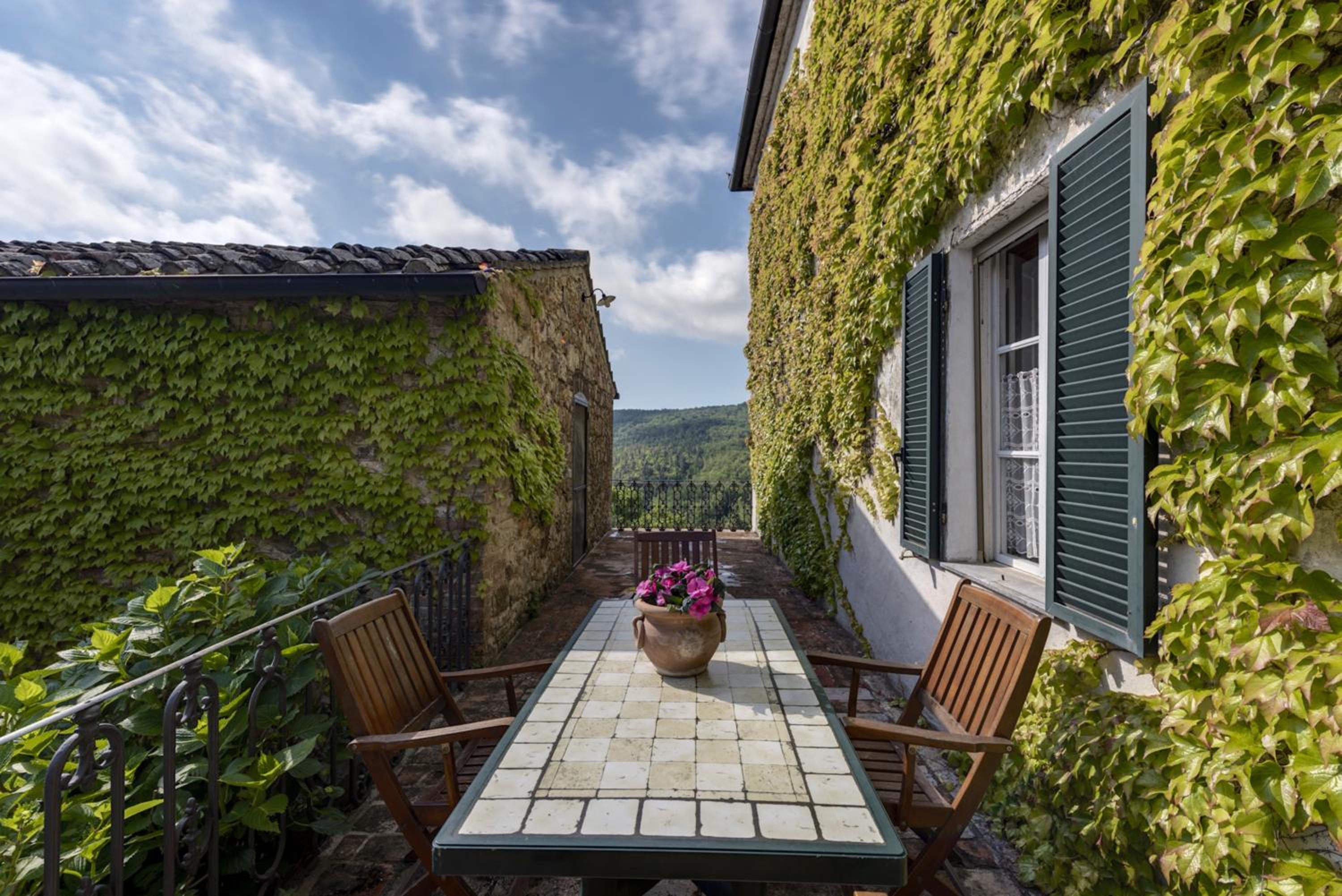Quaint house in Murlo with shared pool