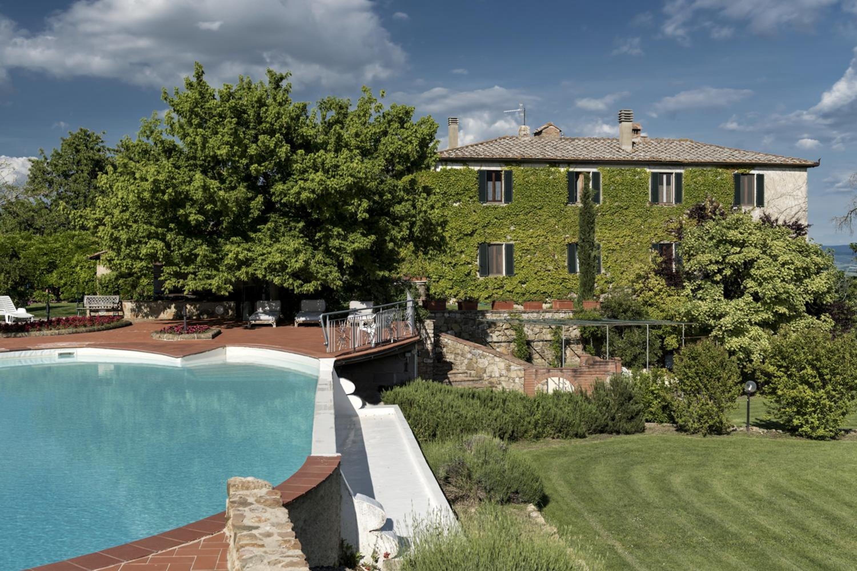 Quaint house in Murlo with shared pool