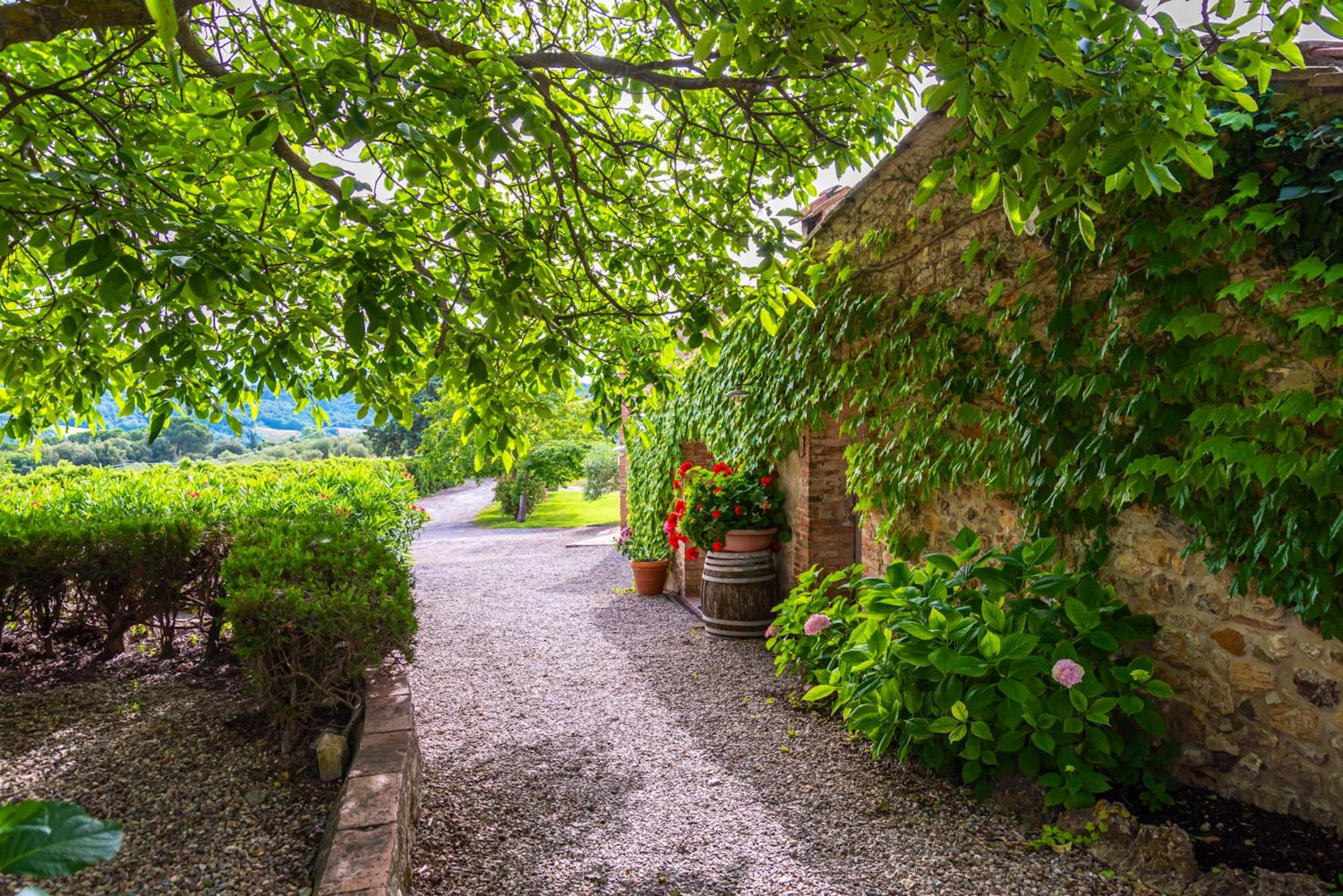 Quaint house in Murlo with shared pool