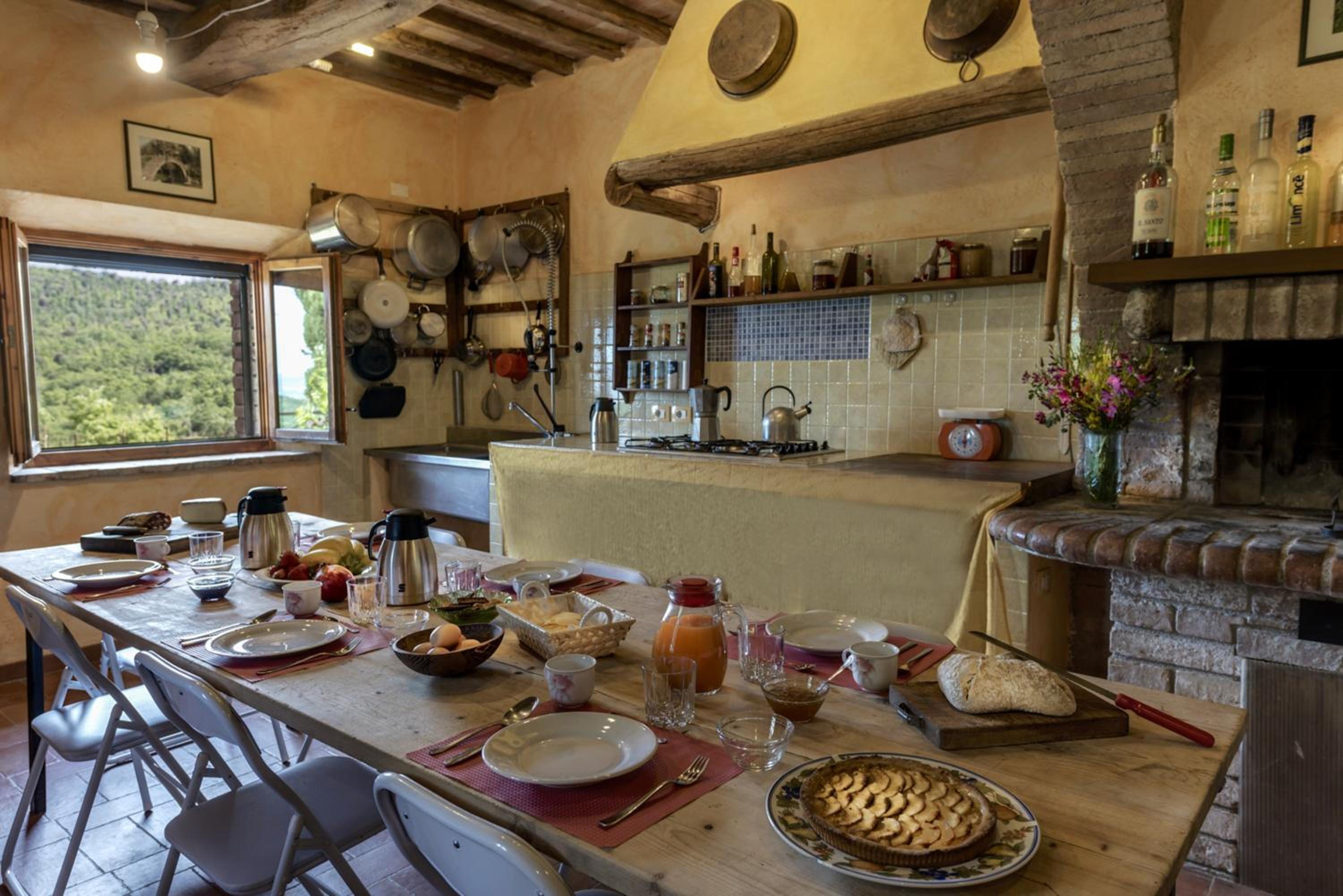 Quaint house in Murlo with shared pool