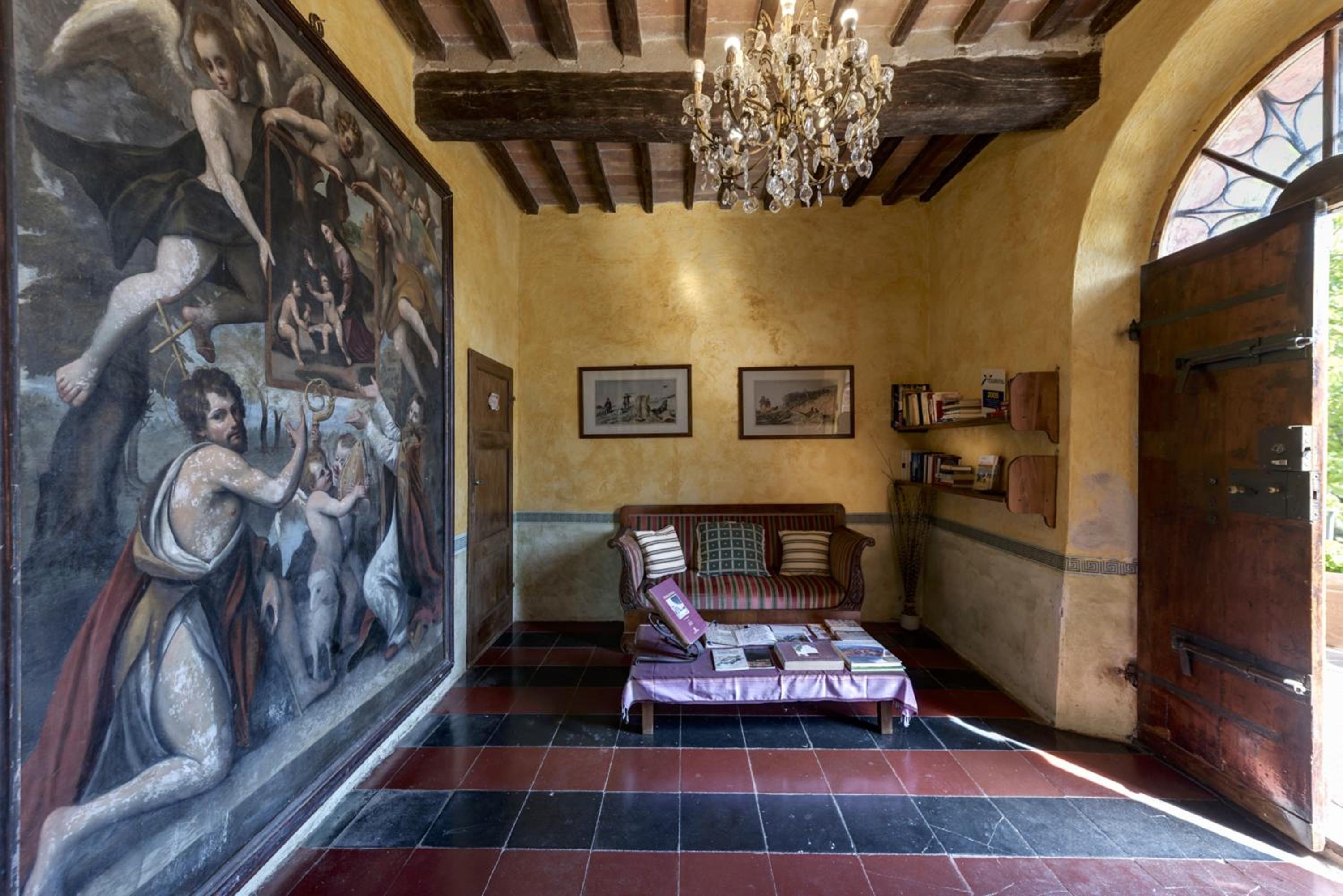 Quaint house in Murlo with shared pool