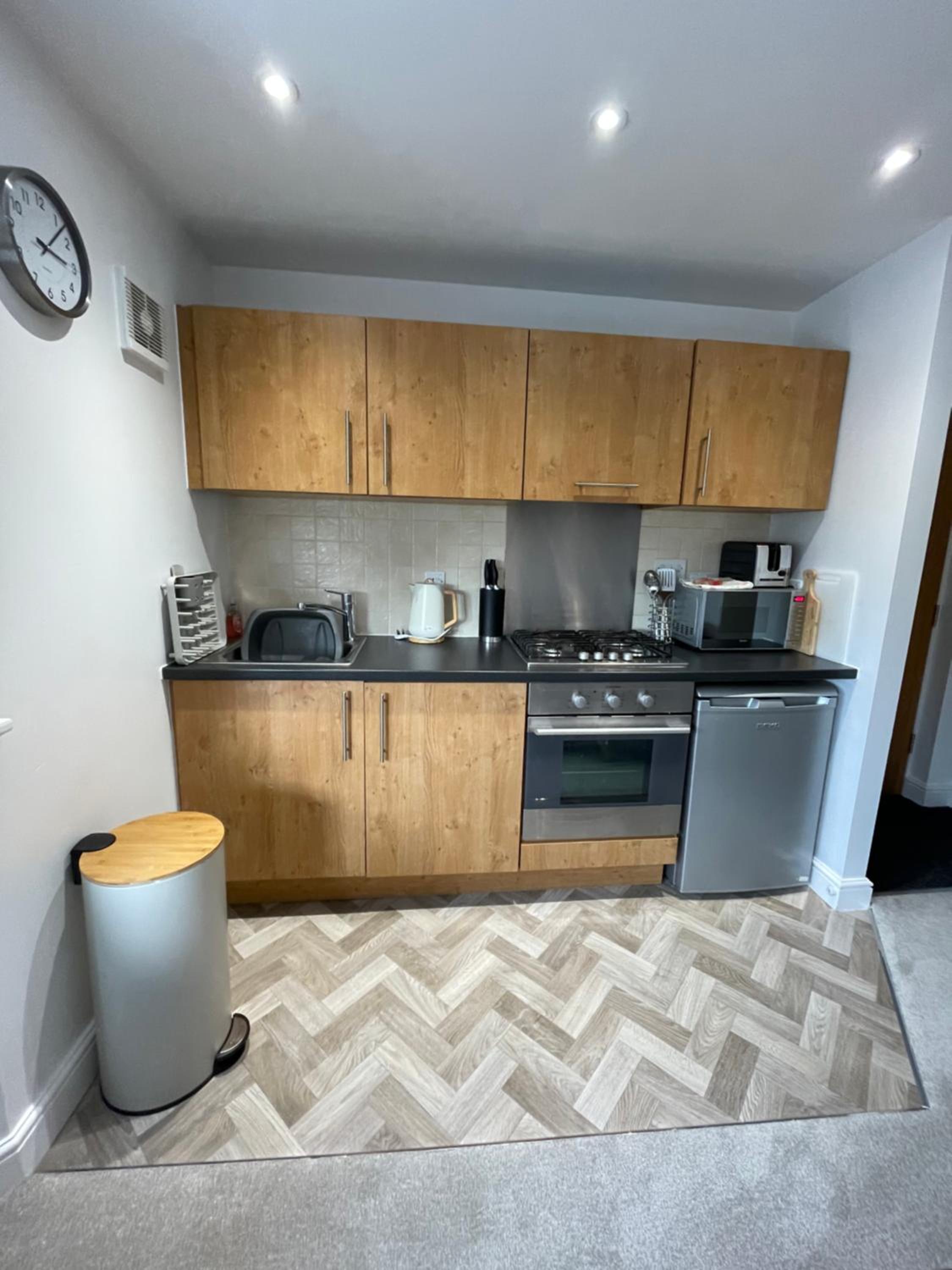 Compact Modern Apartment Single Person or Couple Only view 4