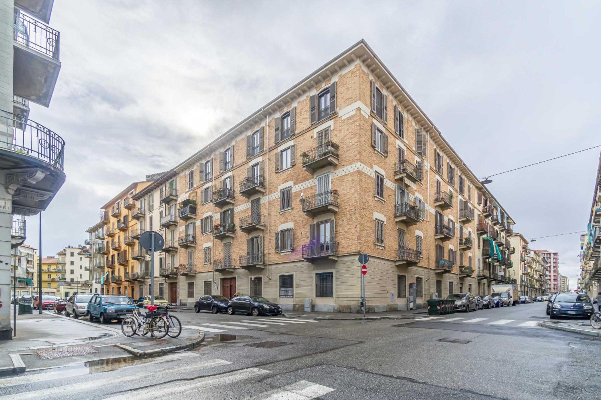 Vanchiglietta Functional Apartment