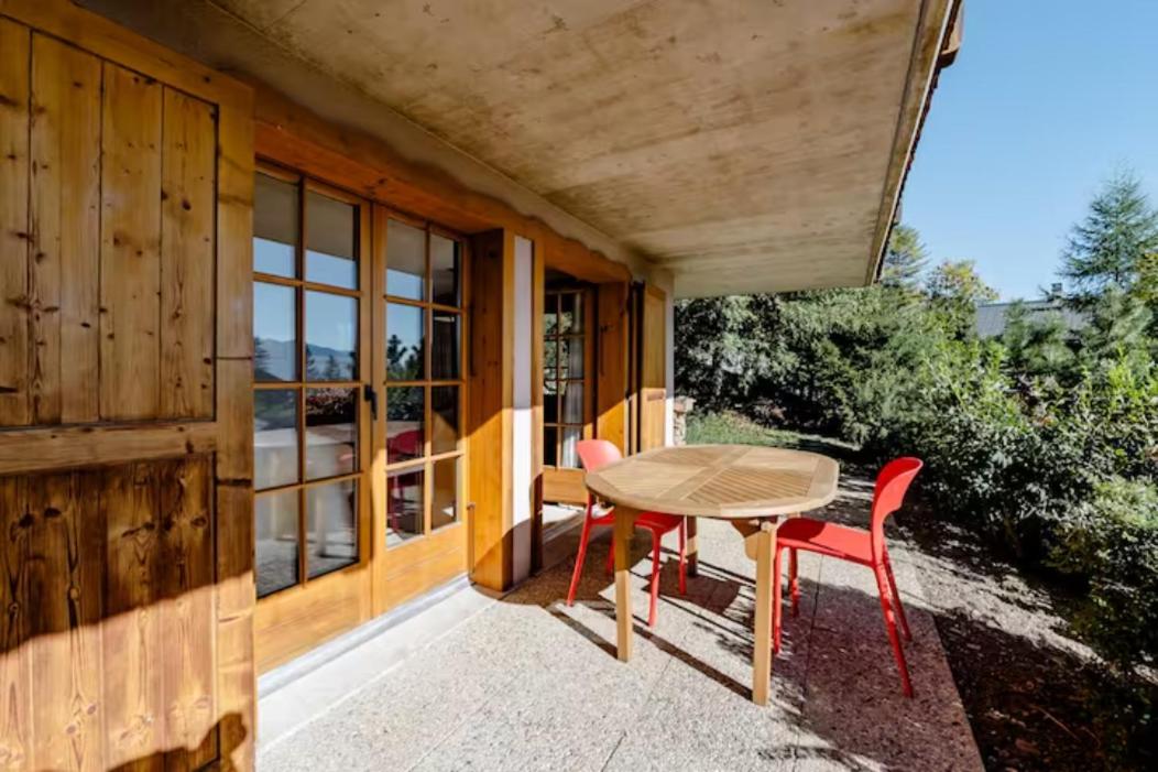 Centered Ski/Swim Ap. w/ private yard & fireplace