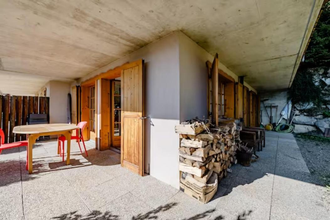 Centered Ski/Swim Ap. w/ private yard & fireplace