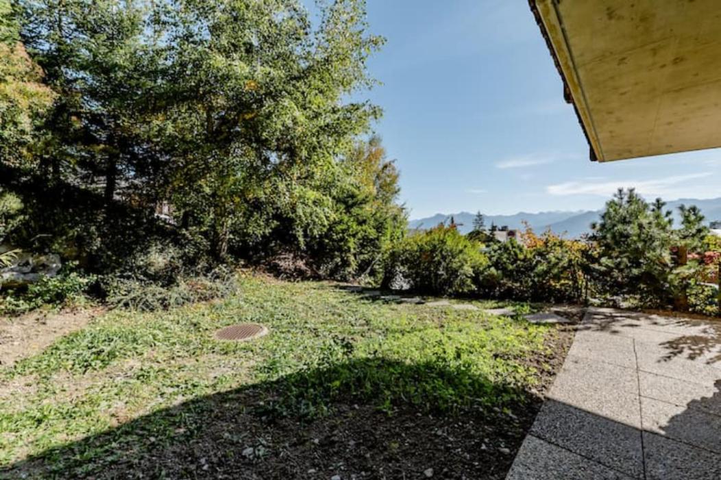 Centered Ski/Swim Ap. w/ private yard & fireplace