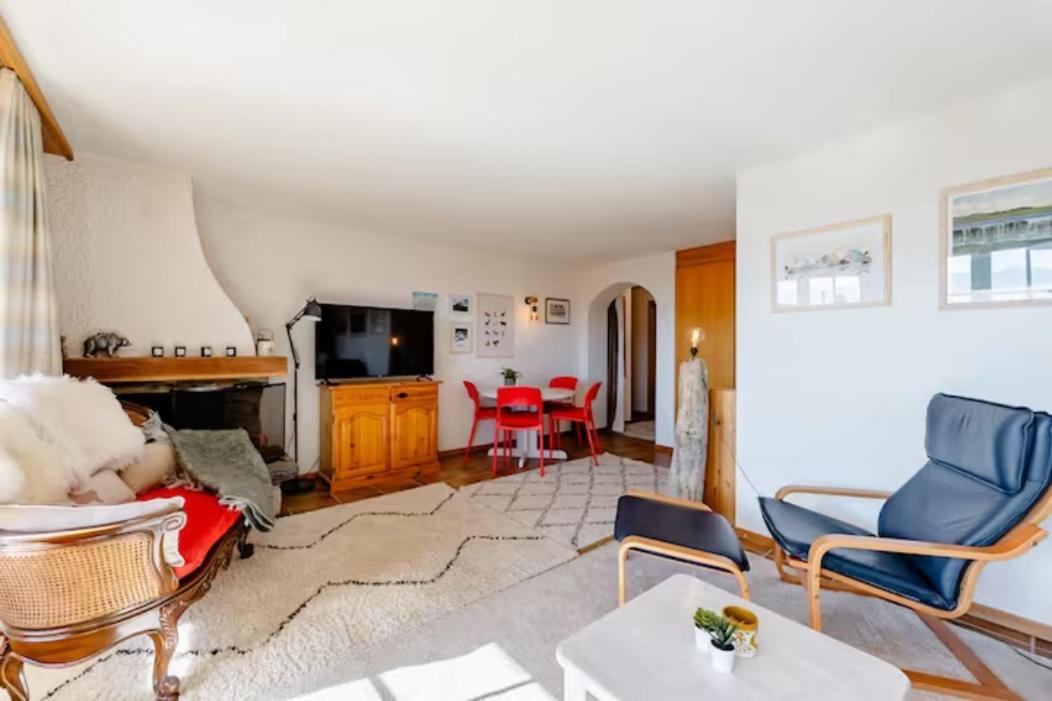 Centered Ski/Swim Ap. w/ private yard & fireplace