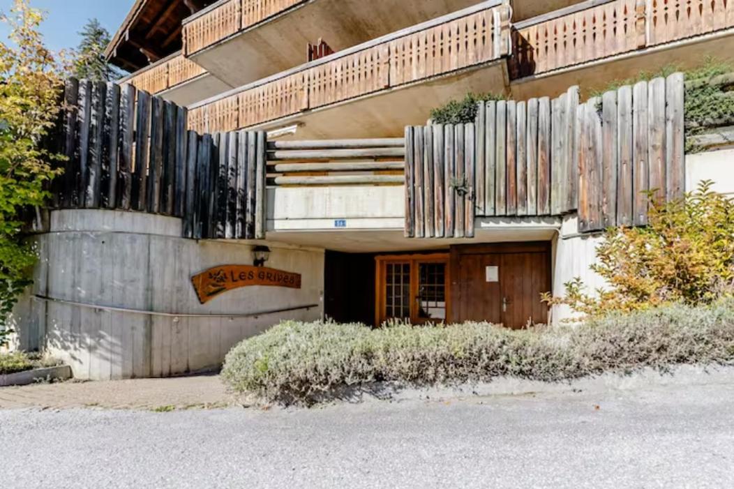 Centered Ski/Swim Ap. w/ private yard & fireplace