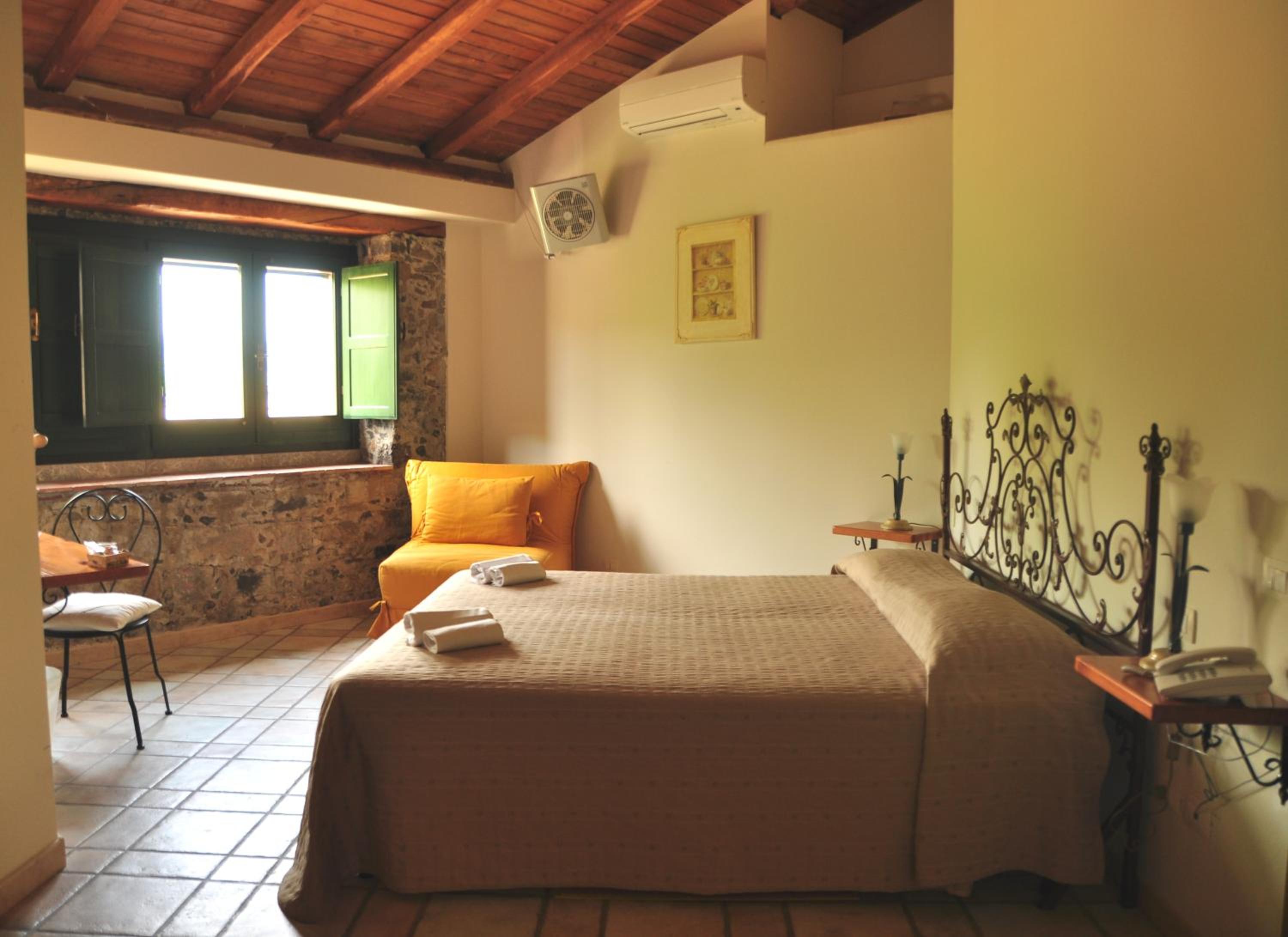 Antico Borgo Etneo Country Hotel