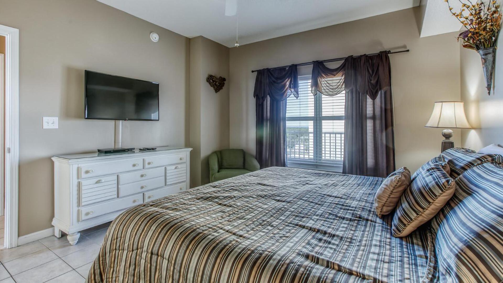 Majestic Sun 803A - Stunning Gulf Views with Reserved Parking Spot