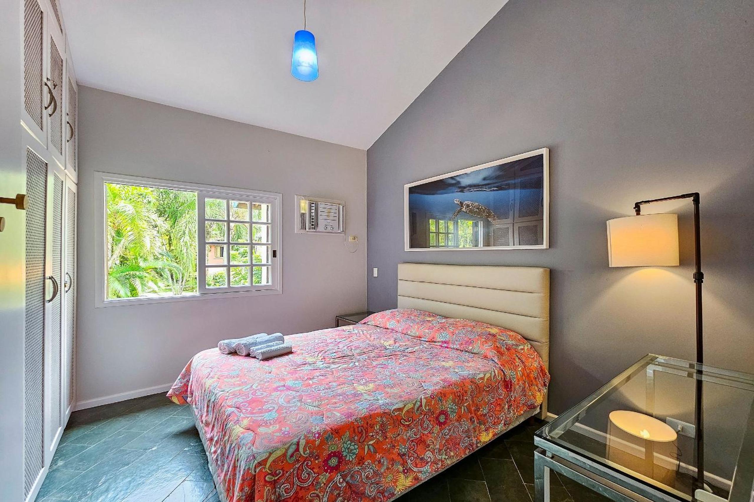 Casa com varanda e churrasqueira em São Sebastião