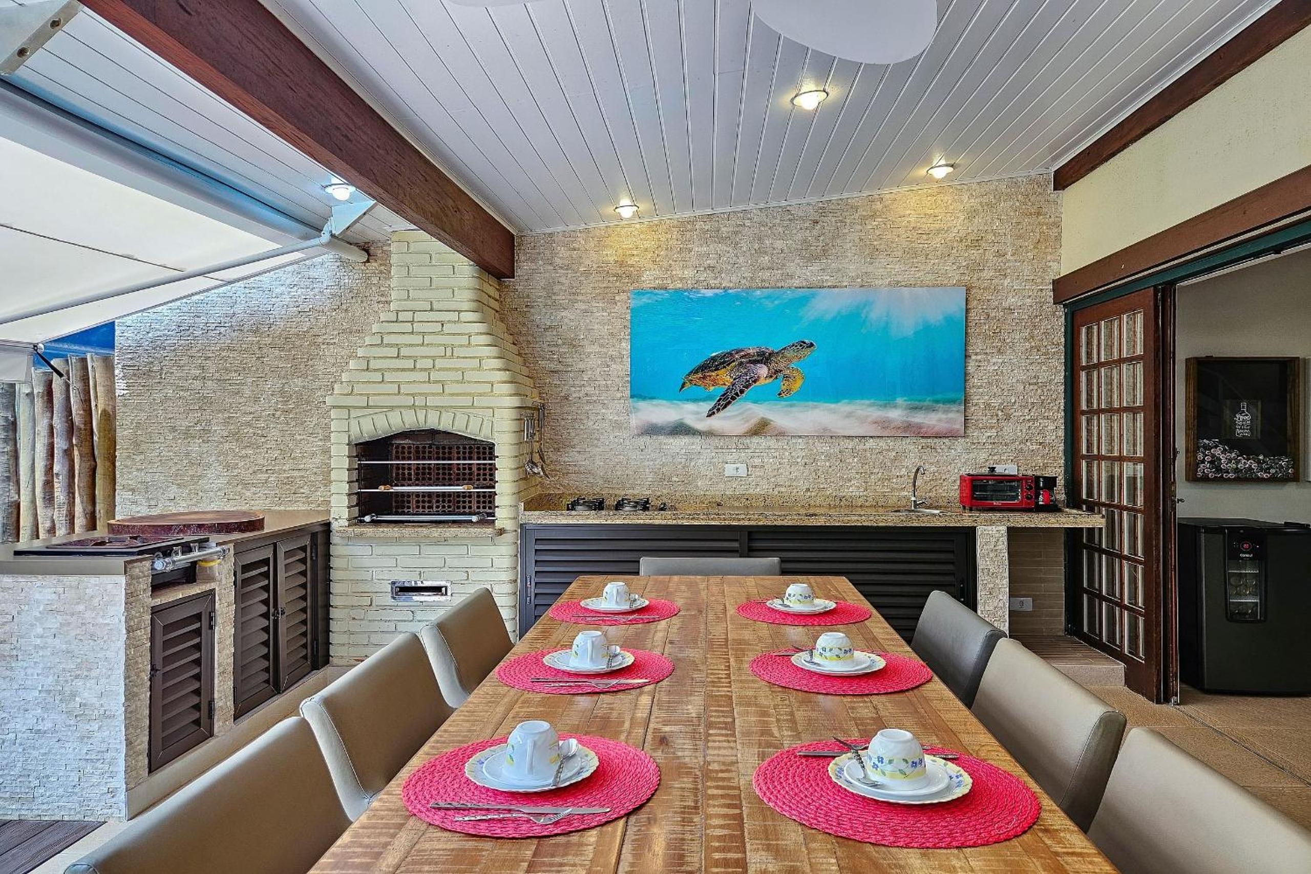 Casa com varanda e churrasqueira em São Sebastião