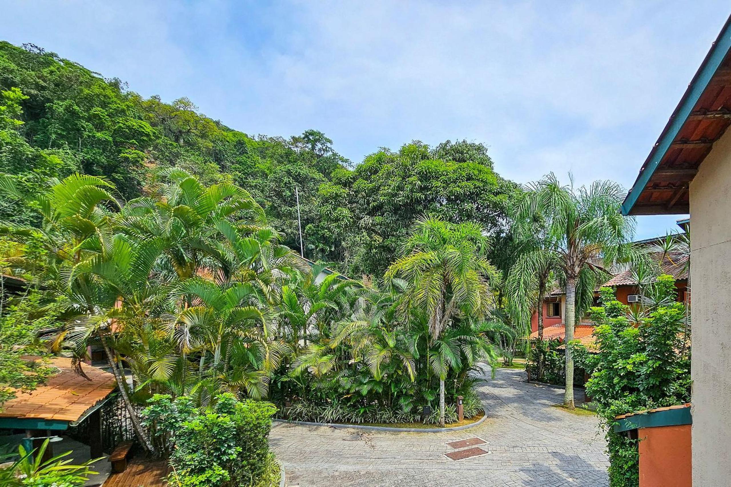 Casa com varanda e churrasqueira em São Sebastião