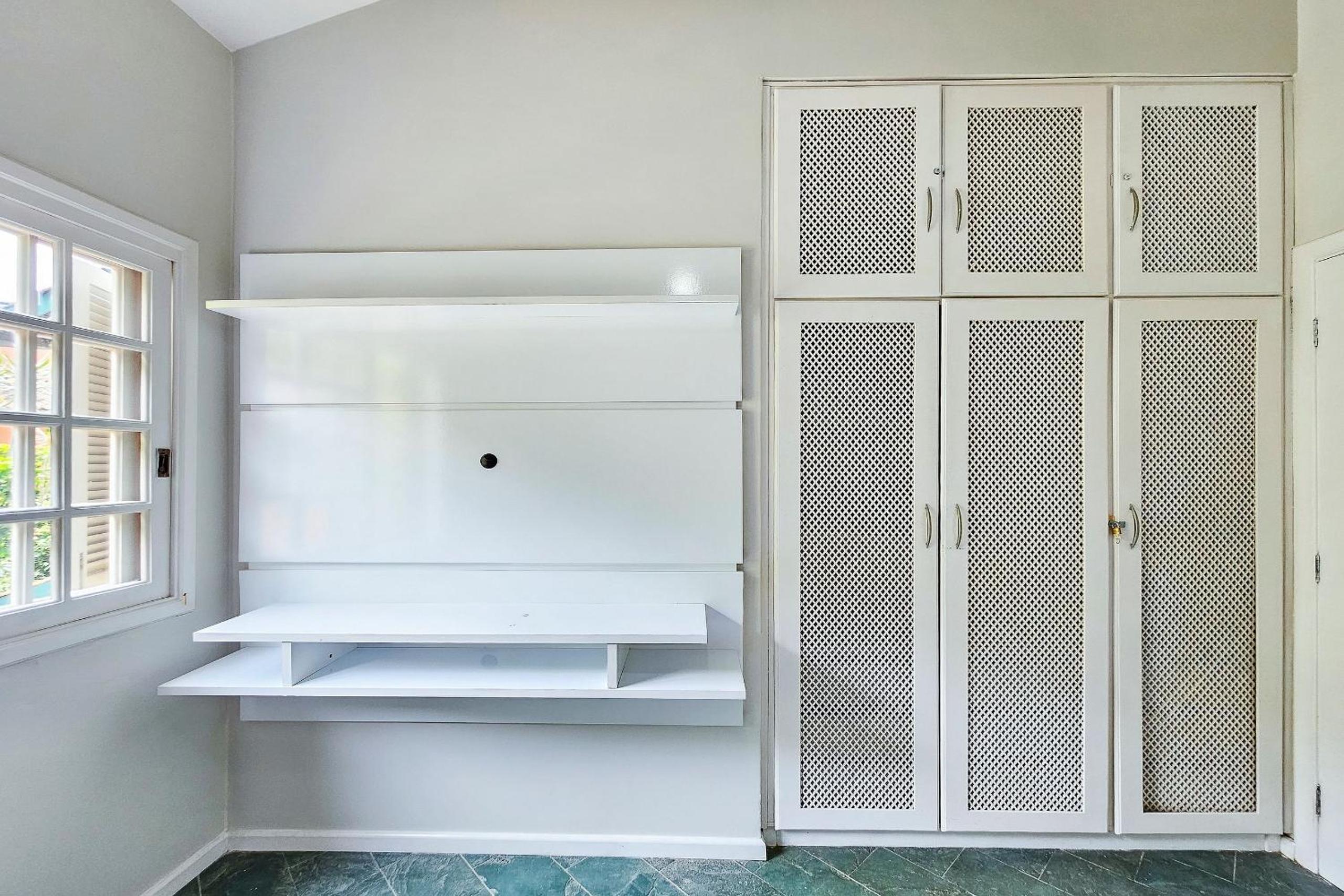Casa com varanda e churrasqueira em São Sebastião