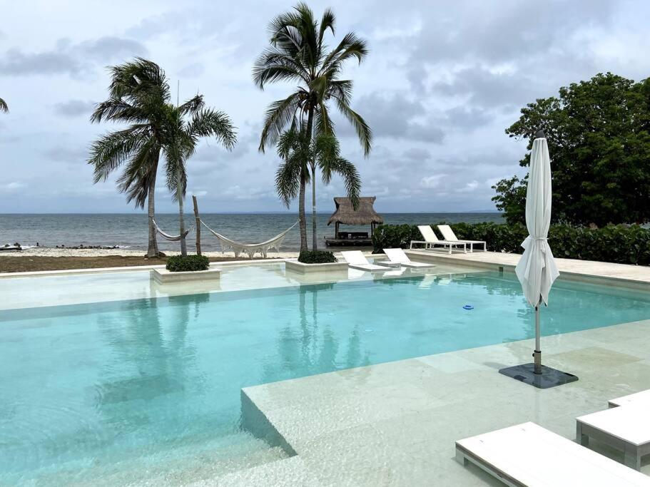 Villa en Barú con playa privada 6BR