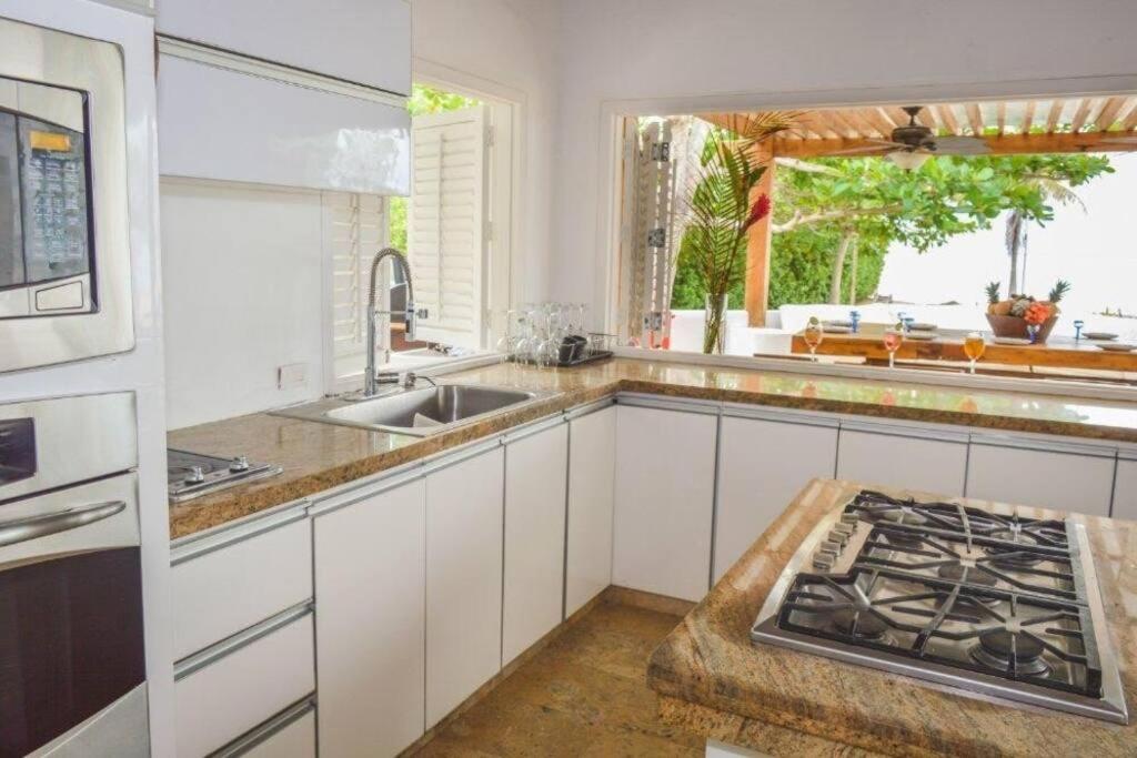 Villa en Barú con playa privada 6BR