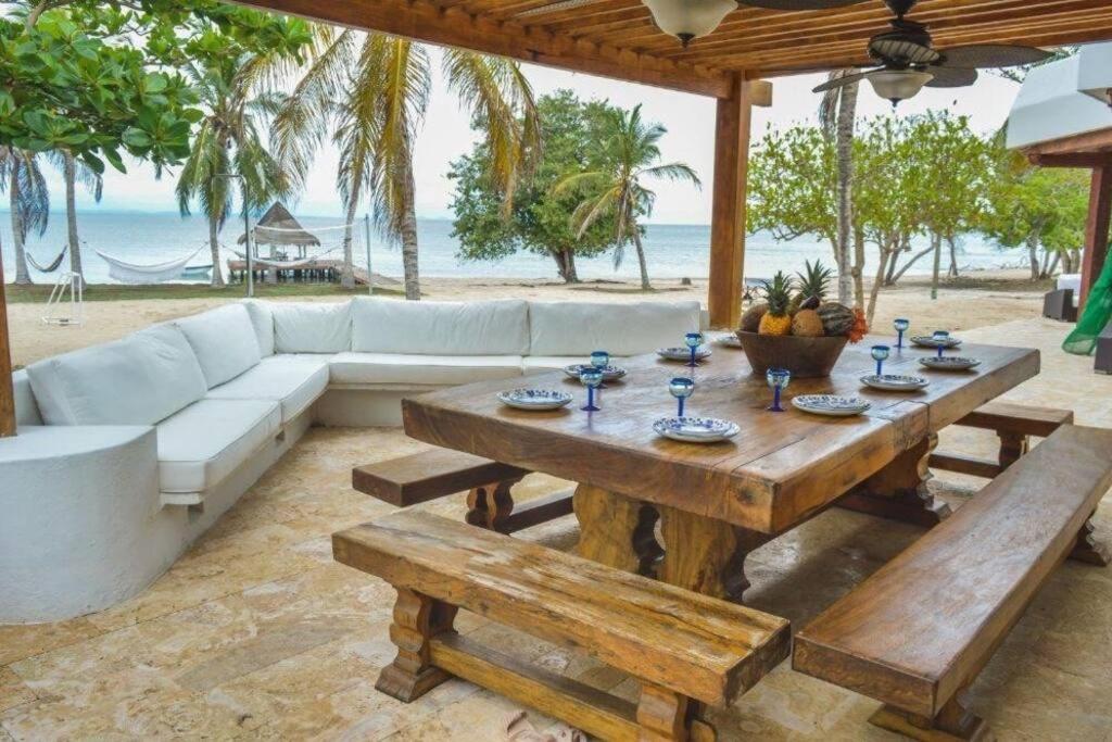 Villa en Barú con playa privada 6BR