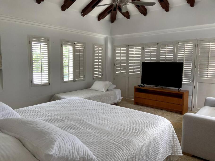 Villa en Barú con playa privada 6BR