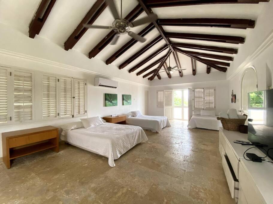 Villa en Barú con playa privada 6BR