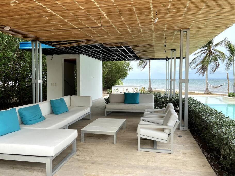 Villa en Barú con playa privada 6BR