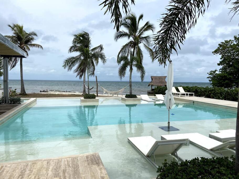 Villa en Barú con playa privada 6BR