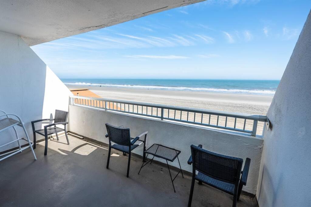 Hotel Ocean Annie's Oceanfront Studio w/ Heated Pools! - Image 1