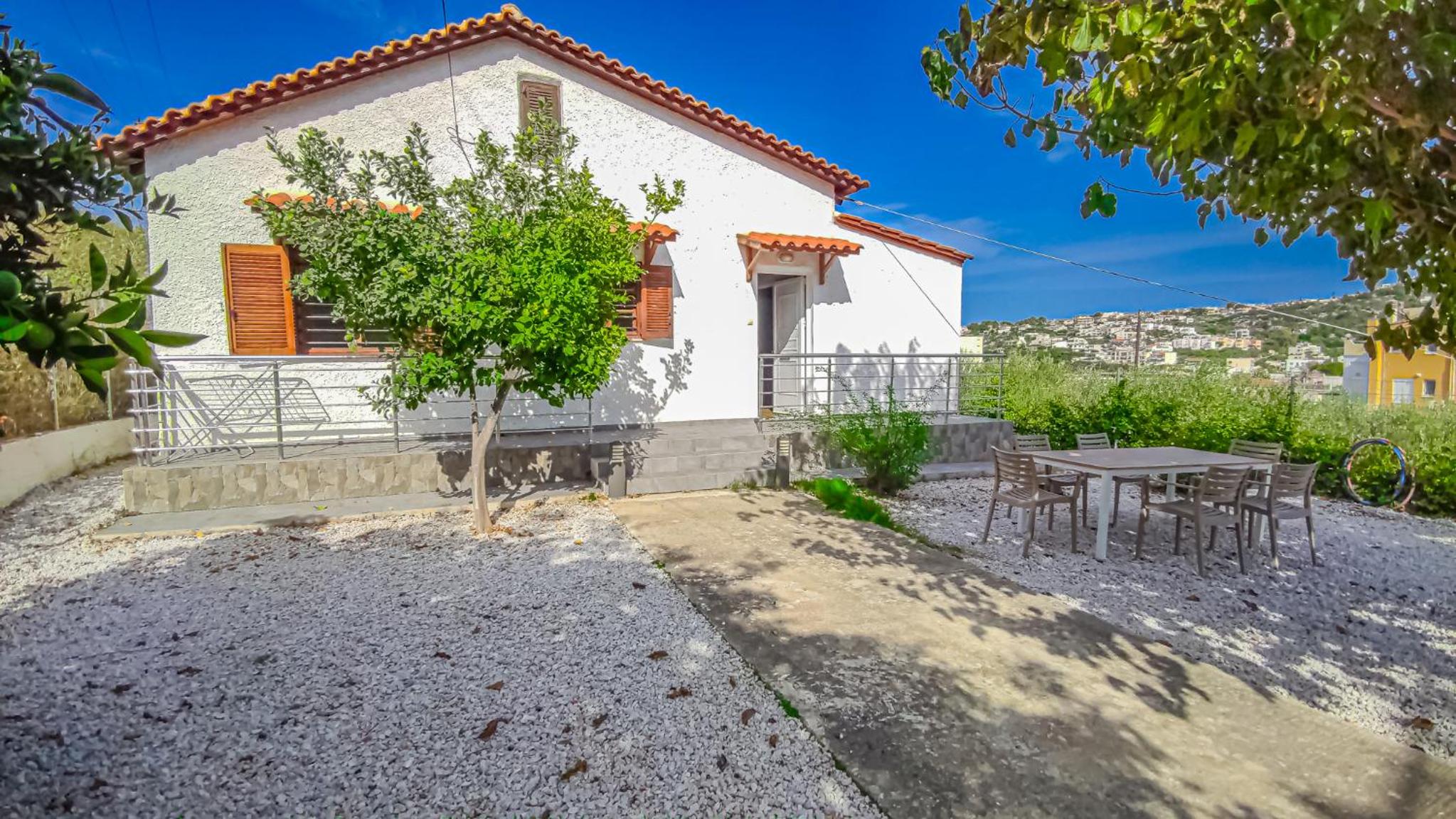 Charming house 8 minutes walk from Almyrida beach