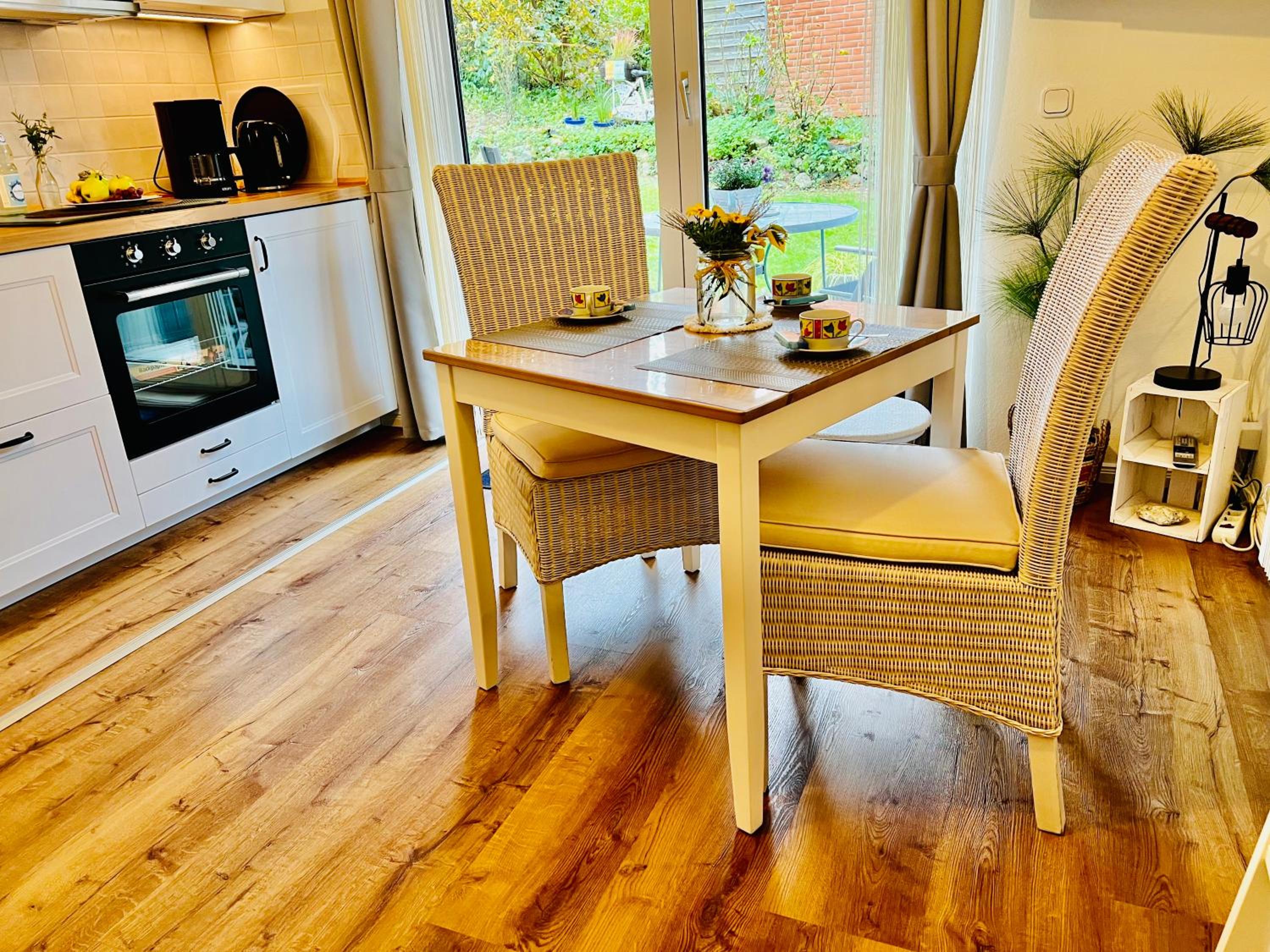 SeeLund - Meeresrauschen lauschen - ruhiges sonniges Apartment mit Garten und Terrasse nahe Strand und Ostsee