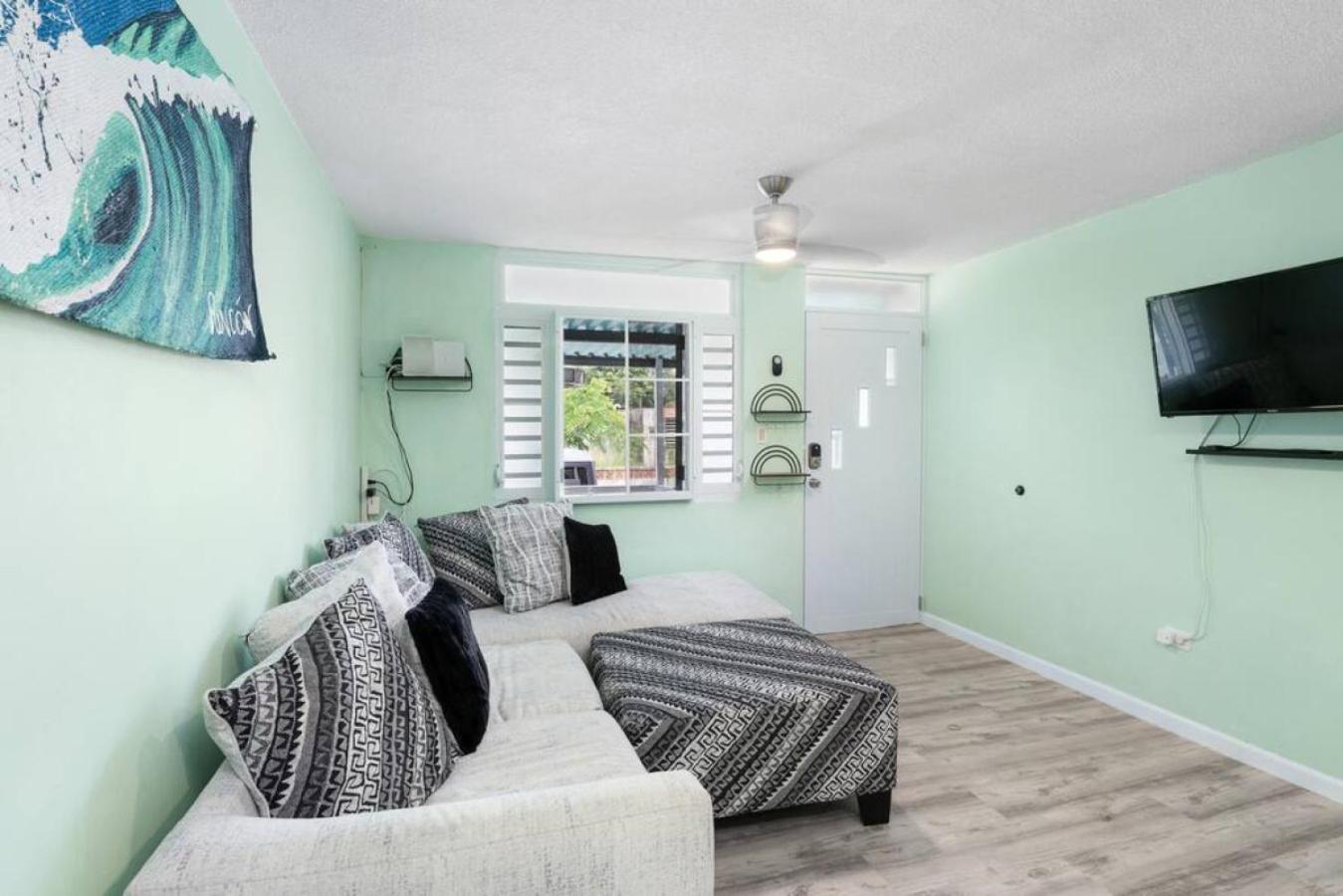 Jardines Casita a 5 min walk to downtown Rincon view 2